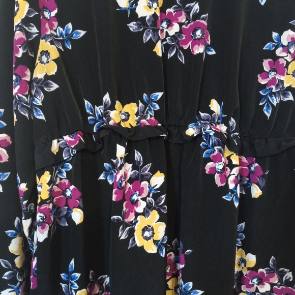 Isabel maternity by Ingrid & Isabel floral ruffle black V-neck maternity blouse - Picture 6 of 11